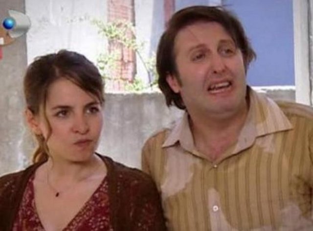 Geniş Aile dizisinin Nazan'ı Bihter Dinçel, usta aktör Savaş Dinçel'in sahne tasarımcısı olan oğlu Barış ile evli -  -  -