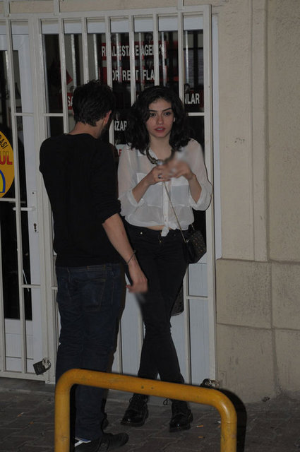 Geçen haftalarda yeni bir ilişkiye başlayan ikili, Cihangir'de görüntülendi. -  -   -