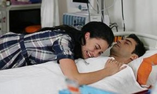 Kıvanç Kasabalı, Yaprak Dökümü dizisinde kısa bir süre Necla'nın kocası Cem'i oynadı. Cem karakterinin ölümü milyonları ağlatmıştı