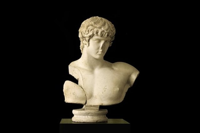 Antinous'un mermer büstü - Yapım yılı: Milattan sonra 130-138 - Değeri: 23.8 milyon dolar