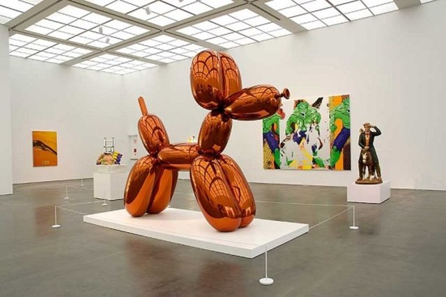 Balon Köpek - Sanatçı: Jeff Koons  - Yapım yılı: 1994–2000 - Değeri: 59.1 milyon dolar