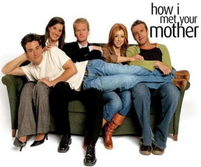 Tüm dünyada olduğu gibi Türkiye'de de hayranı olan How I Met Your Mother Dizisi'nde 8 yıldır merakla beklenen annenin ilk görüntüsü yayınlandı.