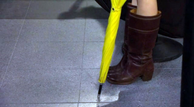 Dizide 'Sarı şemsiyeli kız' olarak da anılan, dizinin baş karakateri Ted Mosby'nin evleneceği kadının ilk görüntüsü 8'inci sezon final bölümünde yayınlandı.