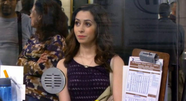 Sezon finalinde sarı şemsiyeli kızın bilet gişesinden bilet alma sahnesi yayınlandı. Dizinin final sezonu olacak 9'uncu sezonda Mosby ile annenin nasıl tanıştığının ve ilişkilerinin ilerleyişinin işlenmesi bekleniyor.