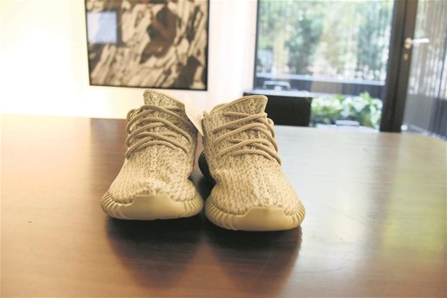 Nişantaşı'ndaki mağazaya giden Engincan bir bot ve spor ayakkabı için 8 bin TL ödemişti.