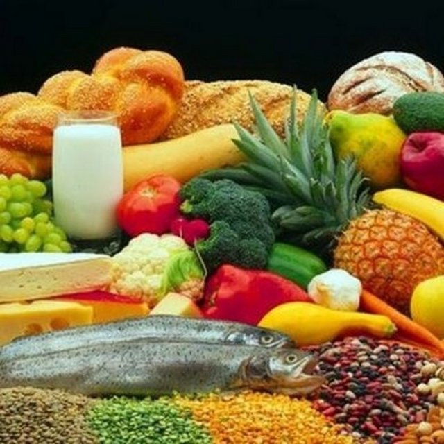 Tavuk ve hindi göğsü, az yağlı beyaz balık, sebzeler, meyve, yeşil salata, az yağlı peynir ve yoğurt, bulgur tüketin.