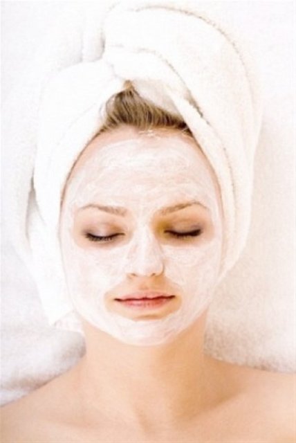 Karma ve Yağlı Ciltlere Maske Bir avuç yulaf, bir yemek kaşığı bal, bir yemek kaşığı portakal suyu ve beş damla çörekotu yağı karıştırılıp hamur hâline getirilir. Daha sonra, yüze 3 dakikalık buhar banyosu yapılır. Ardından hazırlanan karışım yüze sürülüp 10 dakika bekletilir ve soğuk su ile durulanır.