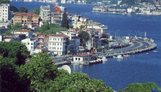 ARNAVUTKÖY        Boğazın Avrupa yakasında, Ortaköy-Bebek arasında yeralmaktadır. - İlk çağlardaki adı Anaplus tur .