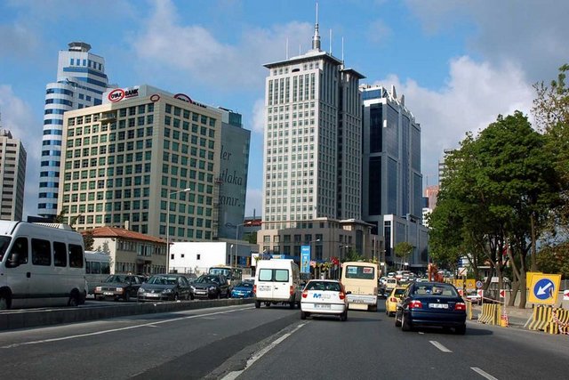 Yeniçeri - Kethüdası Ayas Ağa nın yöredeki çiftliği  ve çevresindeki oluşan yerleşime - Ayasağa denilmiş zamanla isim Ayazağa ya dönüşmüştür.