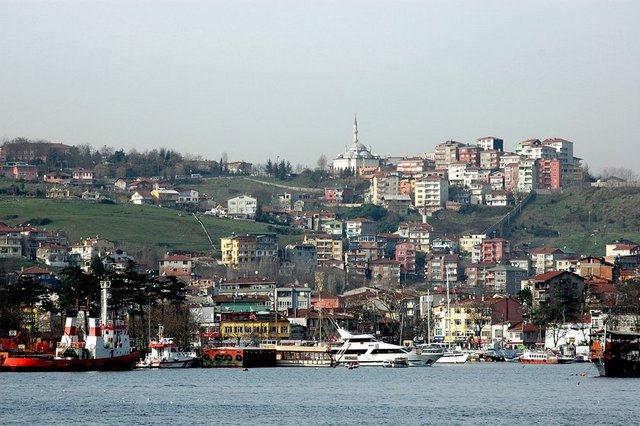 İSTİNYE -  - Avrupa yakasında,Boğaz kıyısında,Emirgan-Maslak-Yeniköy arasındadır.Bizans dönemindeki adı Stenia zamanla İstinye şekline dönüşmüştür.