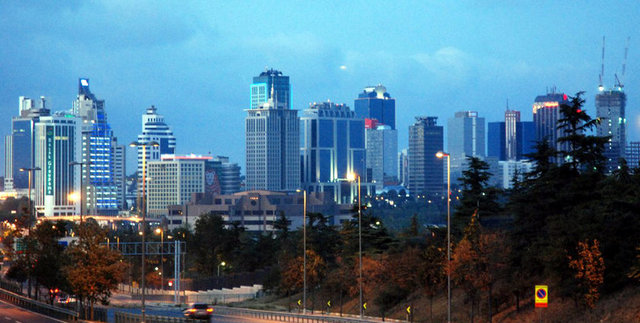 MASLAK -                   - Kentin Avrupa yakasında ,Levent-Hacı Osman bayırı arasındadır. Kente Büyükdere deki bentler den künklerle getirilen suyun dağıtım ve denetiminin yapıldığı yer olduğundan bu isimle anılmaktadır -