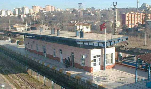 HALKALI -  - Avrupa yakasında,Küçükçekmece gölü-Kanarya-Yenibosna-İkitelli arasındadır. Bizans döneminde burada bulunan eski bir Rum köyü vardı.XVI.yy.da bu köy civarında kurulan Halka hasbahçeleri dolayısıyla yöreye Halkalı adı verilmiştir...