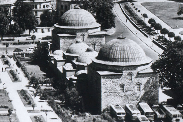 SULTANHAMAMI    -                   - Avrupa yakasında,Eminönü-Mercan arasındadır.Bir adı da Hacıküçük olan Sultan Hamamı semte ismini vermiştir. -