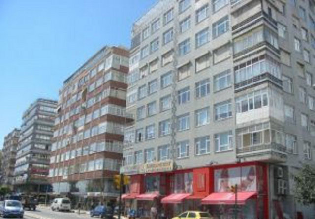 MERTER -                   - Avrupa yakasında,Topkapı surlarının dışındadır.Burada bulunan ve Ahmet Merter e ait çiftlik imara açıldığnda semte çok sayıda bina yapılmıştır. Oluşan yerleşim Merter adıyla anılmaktadır.