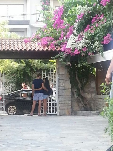 UĞUR SOYSAL / HT MAGAZİN -  - Survivor yarışmasıyla adını duyuran Fatmagül Fakı, 'Fatmagül'ün Suçu Ne' dizisinin senaristi Ece Yörenç'in oyuncu oğlu Ali Yörenç'le aşk yaşıyor... -  -  -  -  -  -