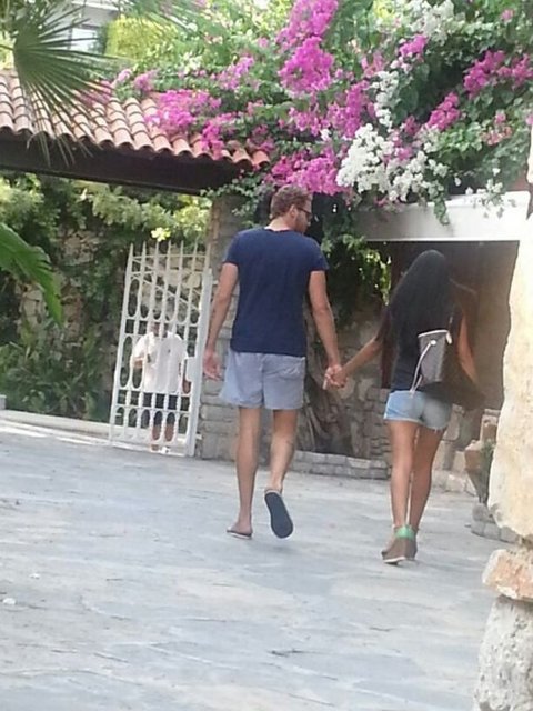 Dünyaca ünlü model Adriana Lima'ya olan benzerliğiyle bilinen Fatmagül Fakı aşkı, Kuzey Güney, Fatmagül'ün Suçu Ne?, Aşk-ı Memnu gibii dizilerin senaristi Ece Yörenç'in oyuncu oğlu Ali Yörenç'te buldu...