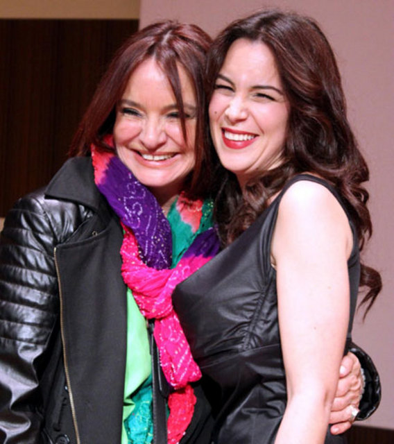 Fransa'da Güzel Sanatlar okuduğunu ve oyunculuk eğitimi aldığını söyledi...