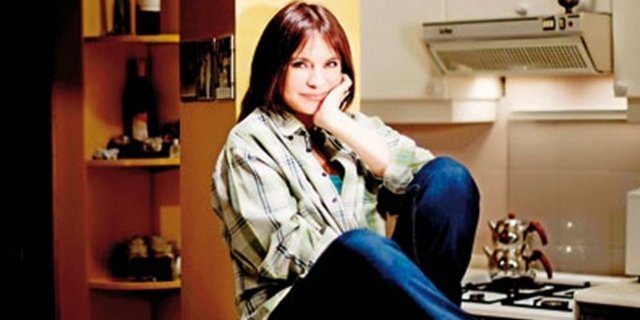 Genç oyunculara nasihat yerine kendi fikrimi söylerim. Çünkü herkes kendi doğrusunu kendi buluyor. Hayatın içinde o da düşe kalka oluyor. Festivalde izlediğim filmlerde genç oyuncuların çok güzel yetiştiğini gördüm. Ben onları seyrederken bile keyiften ölüyorum" diye konuştu...