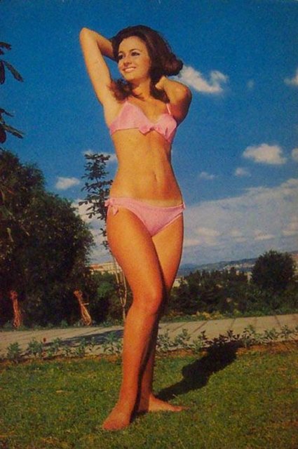 Uzun süre teklif geldiğini belirten Arzu Okay, "Film seyrederken eski günleri çok özlüyorum. Bazen kendimi kaybediyorum ve bakıyorum ki o oyuncuyla beraber oynuyorum... -