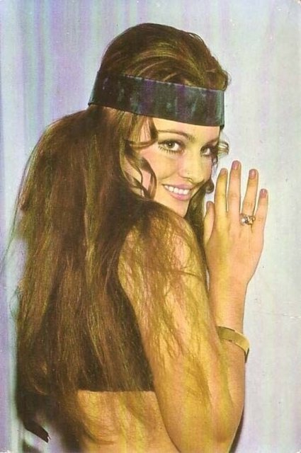 Erzurum'da geçen hafta düzenlenen Uluslararası Dadaş Film Festivali'ne katıldı. 23 yaşında sinemayı bırakarak Paris'e yerleşen ve ticaretle uğraşan 57 yaşındaki Arzu Okay, sinemayı çok özlediğini ancak kalbinin kırıldığını söyledi...