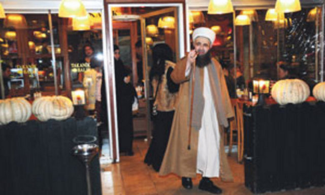 Cübbeli Ahmet olarak tanınan Ahmet Mahmut Ünlü, önceki akşam ailesiyle balık keyfi yapmak için Arnavutköy'deki alkolsüz balık restoranı Takanik Balık'a gitti.