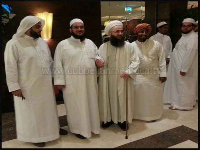 Cübbeli Ahmet Hoca, Seyyid Muhammed Bin Alevi'nin oğlu Ahmet ile birlikte.