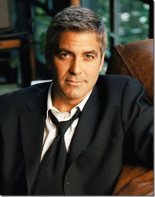 Clooney, bu bağışta toplanacak paranın tamamının "Omaze" adlı kuruluşun "Satellite Sentinal" projesi çerçevesinde Sudan'da yaşanan insanlık dramına son vermek için kullanılacağını belirtti.