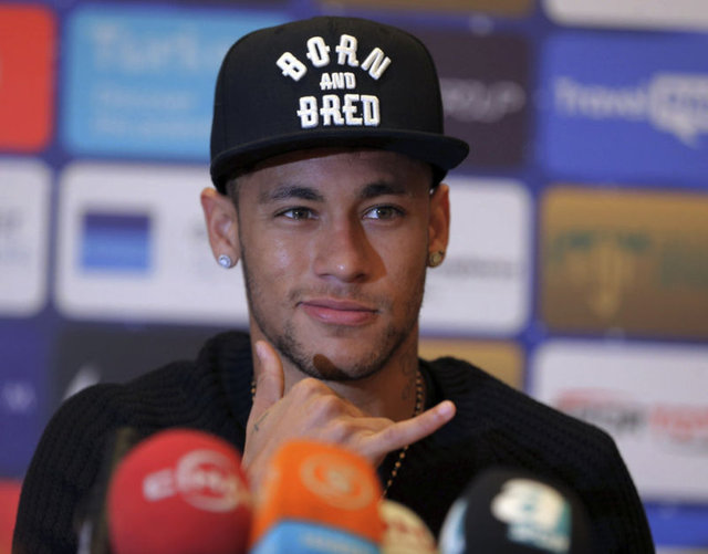 Brezilyalı dünya yıldızı Neymar, Türkiye'de tuttuğu takımı açıkladı.