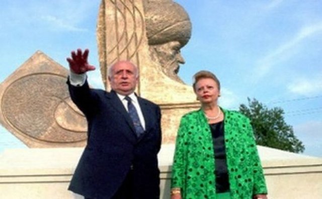 Süleyman Demirel ile evliliğinde 65 yılı geride bırakan Nazmiye Demirel, yakın tarihin en önemli tanıklarından.