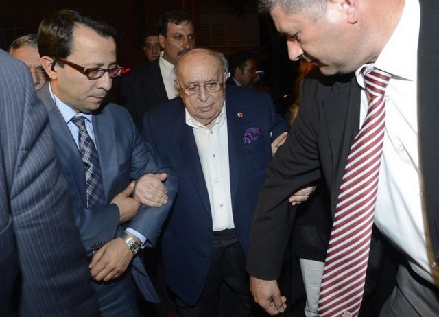 65 yıl sonra yalnız... Demirel, acı haberin geldiği Başkent Üniversitesi hastanesinde.