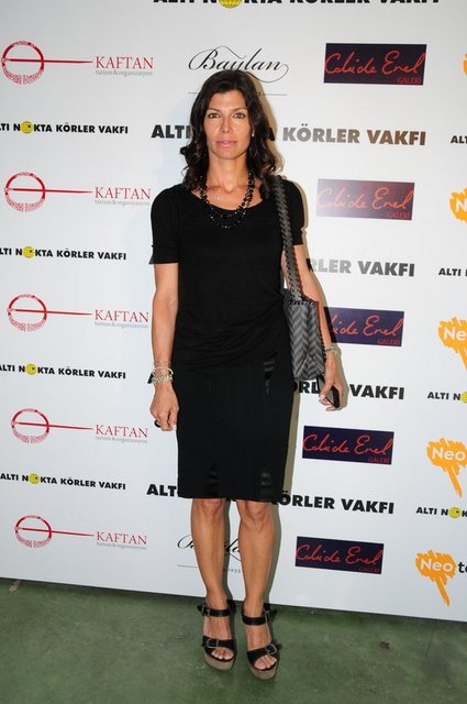 ZEYNEP ÜSTÜNEL