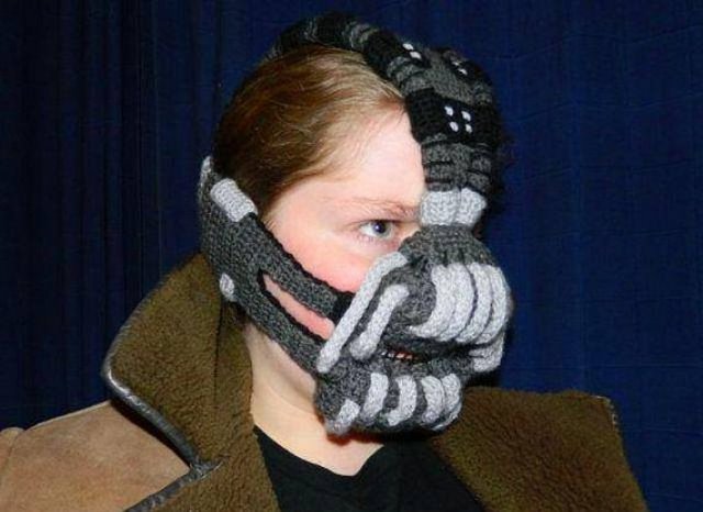 Örgüden Bane maskesi