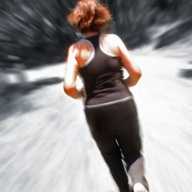 Spor yapın - Kendinizi daha iyi hissetmenin yollarından biri spordur. Mümkünse açık havada, değilse bir spor salonunda koşun, ağırlık kaldırın ya da yüzün.