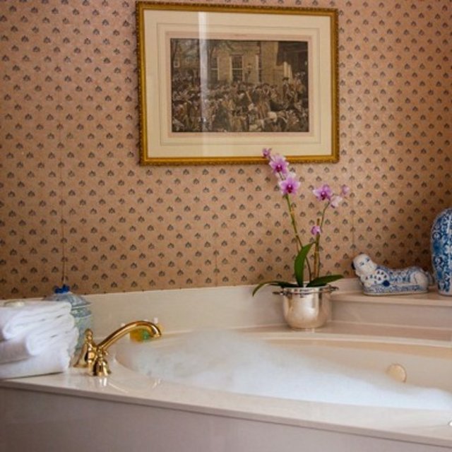 Su terapisi Mumları yakın, küveti doldurun, kendinizi suyun iyileştirici gücüne bırakın.