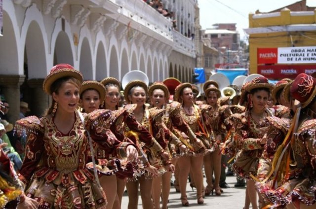 Dünyanın en kısa boylu insanlarının yaşadığı ülkeler; Bolivya, Endonezya, Filipinler ve Kamboçya'dır.