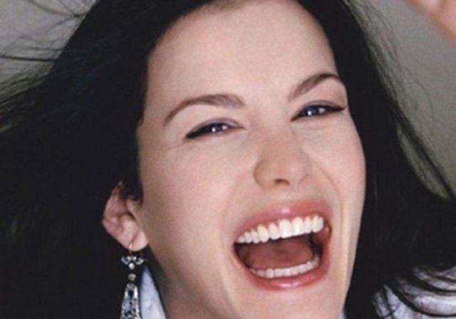 Gülmek için 17 adeleye ihtiyaç vardır. Surat asmak için ise 43.