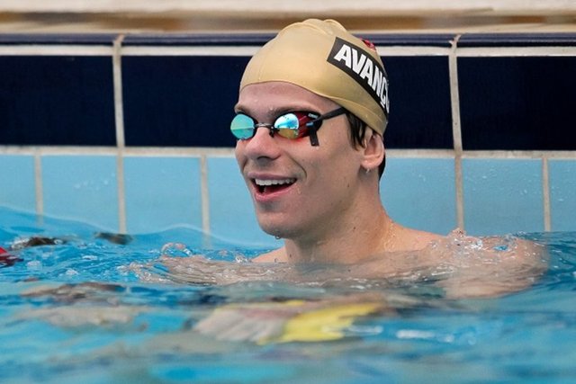 Yüzme hızı Saatte 8.5 km