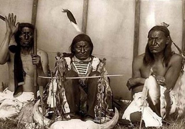 Kanada, Kızılderili dilinde 'büyük köy' anlamına gelmektedir.