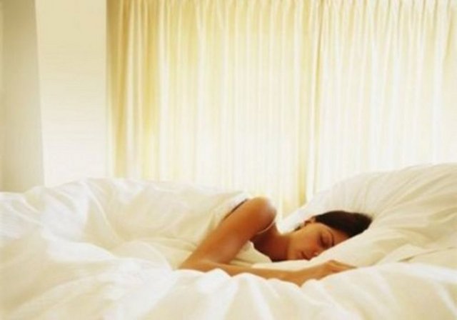 Yataktan düşerek ölme olasılığı iki milyonda birdir.