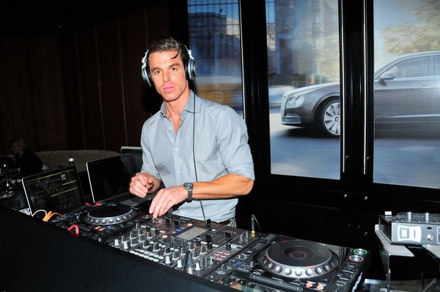 DJ NICHOLAS
