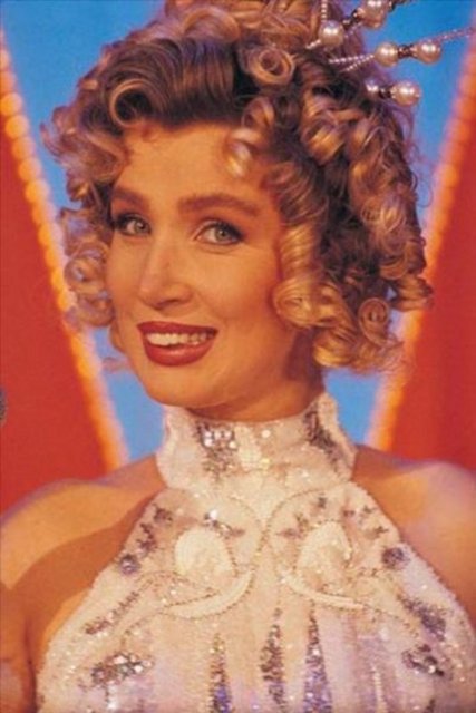 ADINI DA DEĞİŞTİRDİ GÖRÜNTÜSÜNÜ DE Sahnelerin en dobra assolistlerinden biri, önce adını değiştirdi sonra da görüntüsünü hem de tamamen.