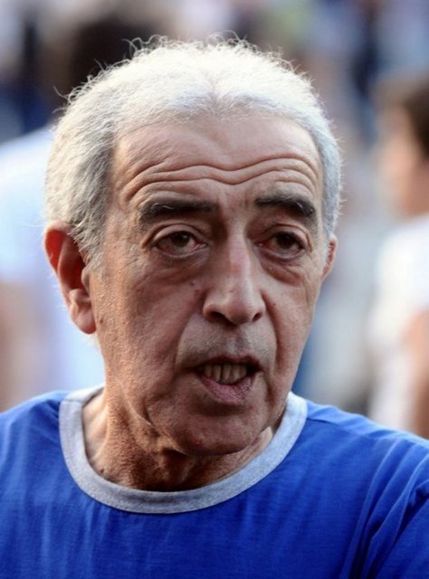 İnsanlar dil din ırk cinsiyet ve yaşam biçimi üzerinden yaşanan her türlü saldırıya son verilmelidir' yazılı büyük bir pankart taşıdılar.