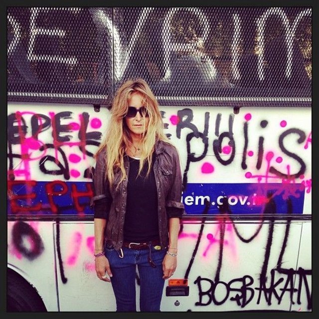 Survivor'da Ünlüler takımında yarışan Bennu Gerede, iki hafta önce yarışmadan elenmesine rağmen İstanbul'a dönmeyip Panama'da tatil yaptı. İki haftalık tatilin ardından Gerede, önceki gün İstanbul'a geldi. Gelir gelmez de soluğu Gezi Parkı'nda aldı. Gerede, "Daha önce İstanbul'a dönecektim ama uçak bulamadım" dedi.