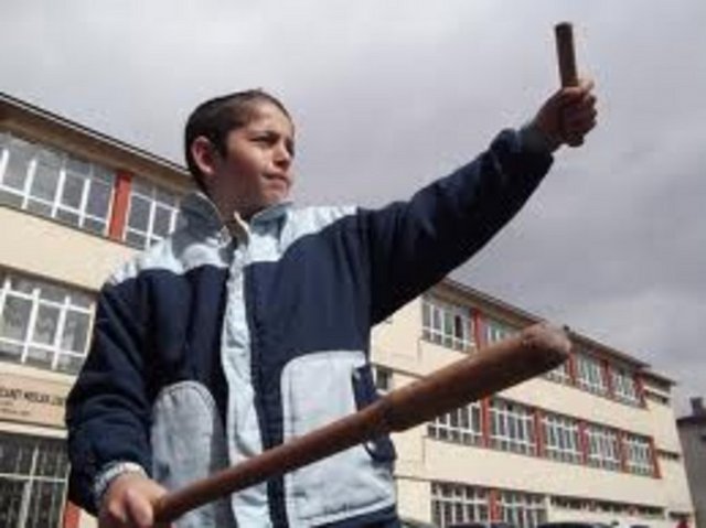 19. Değnek atmaca oynamak