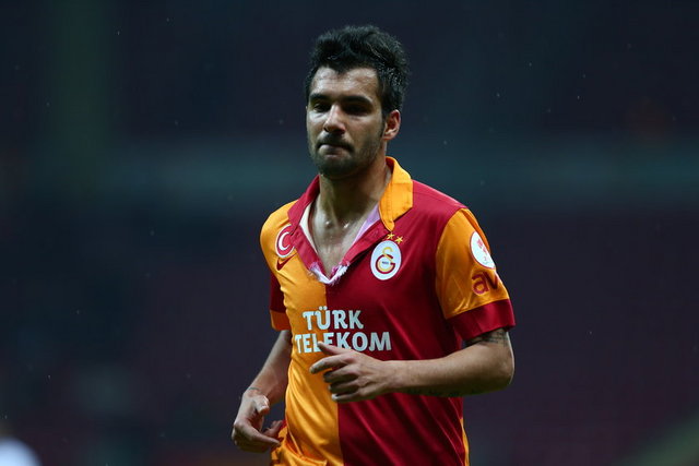 Eskişehir'de oynarken, Beşiktaş maçında takım arkadaşı Youla ile saha içinde tartıştı. Rıza Çalımbay tarafından hemen oyundan alındı, kadro dışı bırakıldı.