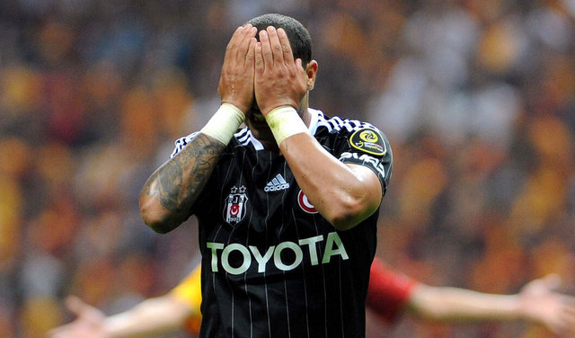 Ankara'daki Gençlerbirliği maçında taraftara küfrederek tepki çekmişti. -