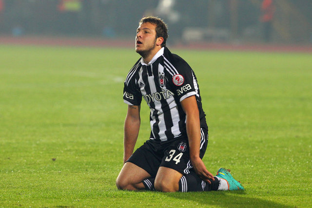 Eskişehir forması giyerken Beşiktaşlı ünlü futbolcu Guti'ye maç öncesinde "Naber lan Guti" diyerek seslendi.