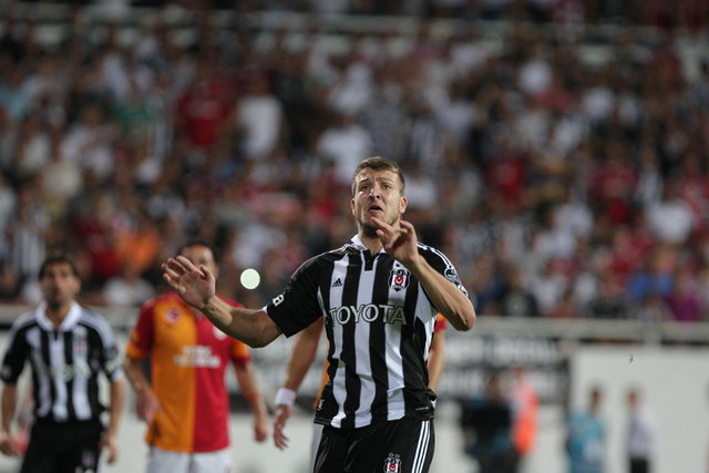 "Samet Aybaba beni istese tutardı, benim inisiyatifim olsa belki onu takımda tutmazdım" dedi.