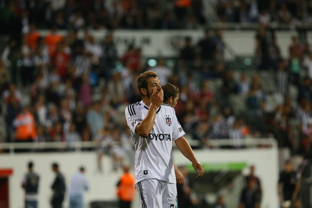 Eskişehir'e kiralık gönderildiğinde "Görüşürüz" diyen Mustafa Denizli'ye "Döndüğümde sen burada olacak mısın ki" yanıtını verdi.