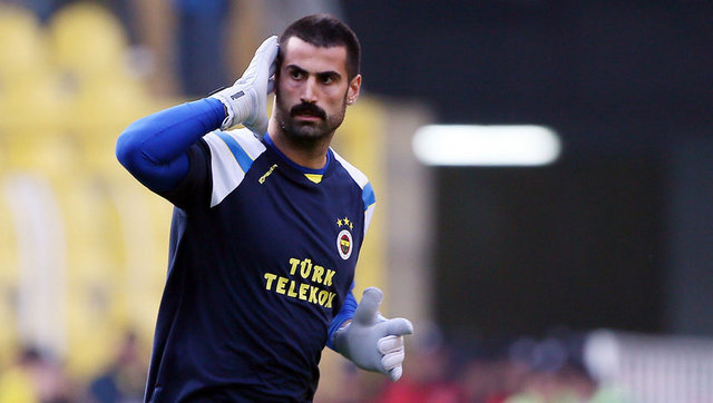 28 Mart 2010- Turkcell Super Lig 27. hafta maçı: Fenerbahçe mücadelede Selçuk'un golüyle 1-0 öne geçti. Maçın uzatma dakikalarında yine Volkan Demirel sahne aldı. Topu kalçasıyla kontrol etti. Ertesi gün yaptığı açıklamada "Amacım rakiple dalga geçmek değildi. Sadece şov yapmak istedim" dedi.